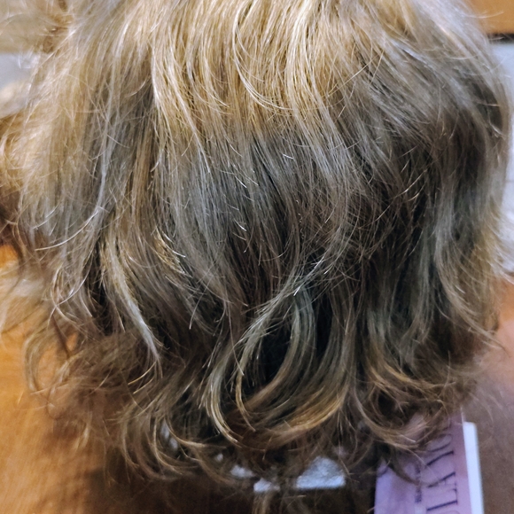 Voluminous Wavy Hair Wig in Light Brown - Picture 4 of 10